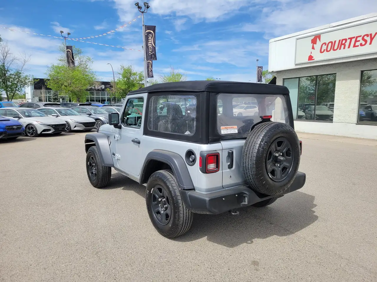 Jeep Wrangler photo Jeep Wrangler
