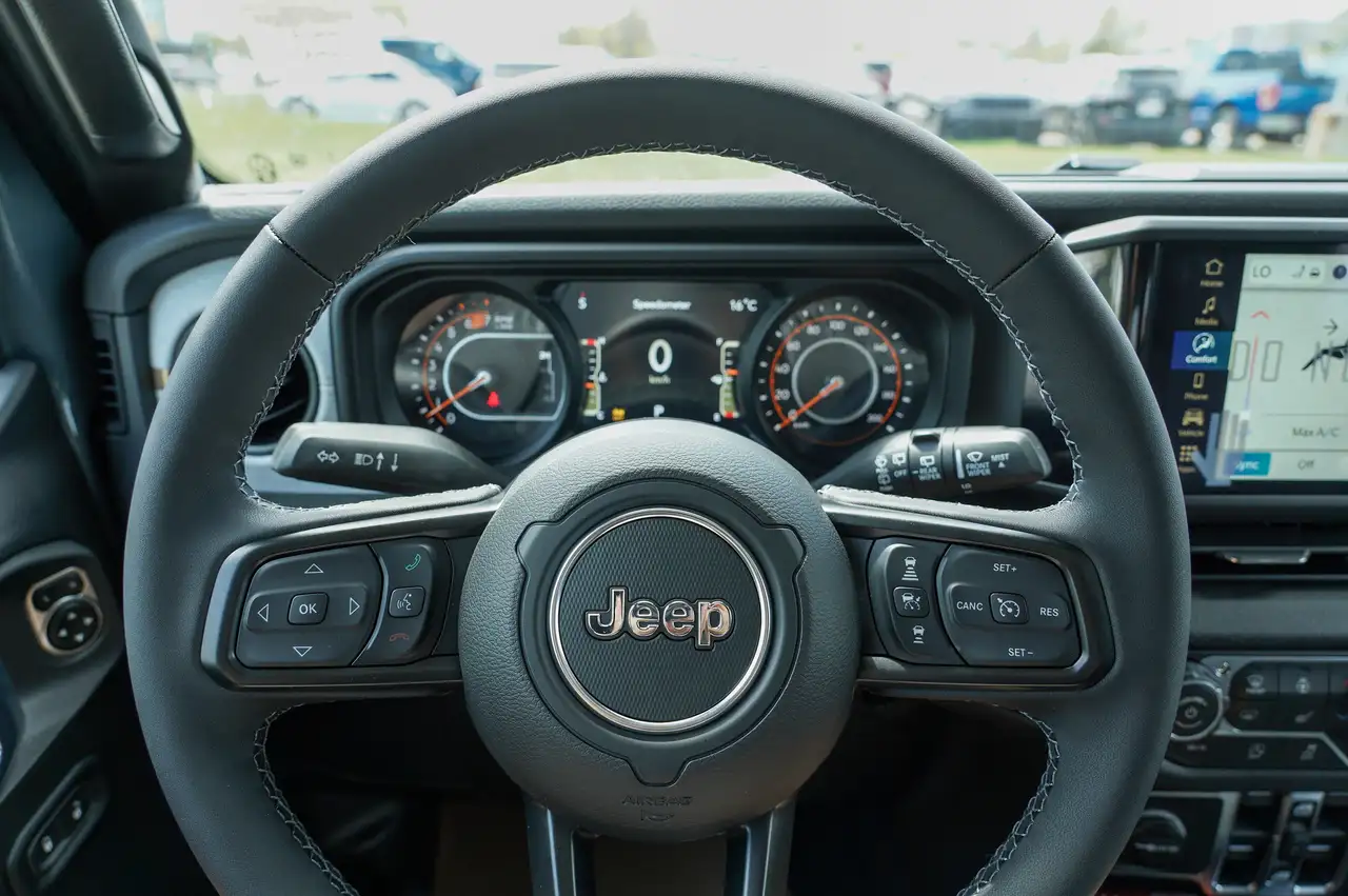 Jeep Wrangler photo Jeep Wrangler