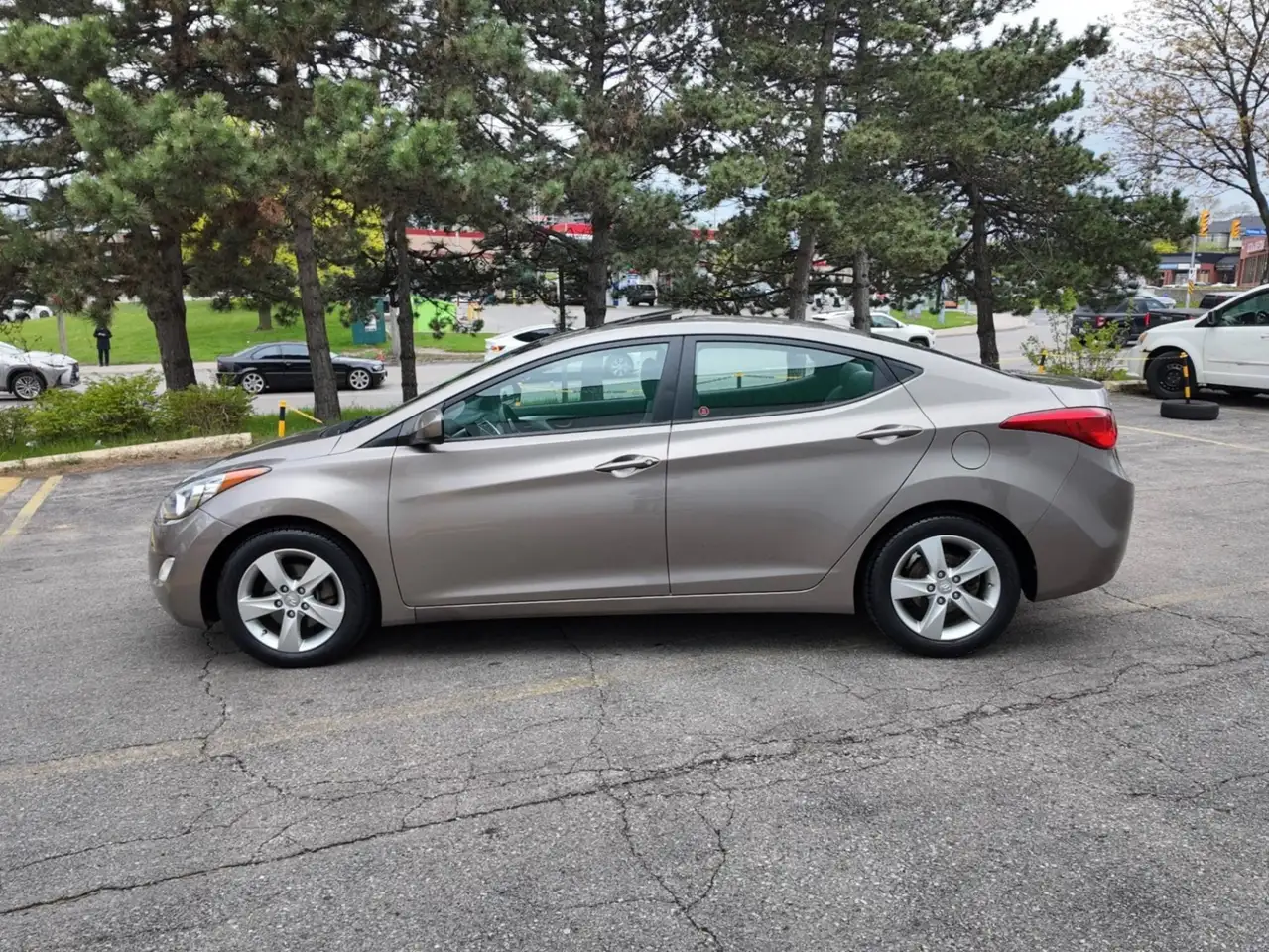 Hyundai ELANTRA снимка Hyundai ELANTRA