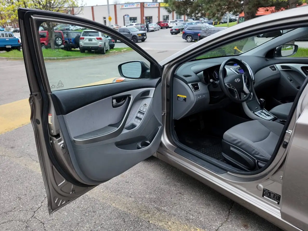 Hyundai ELANTRA снимка Hyundai ELANTRA