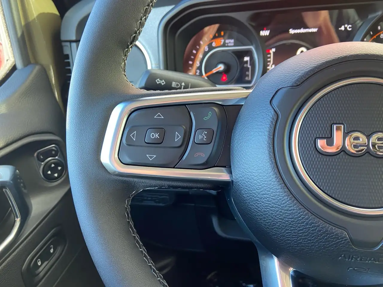 Jeep Wrangler снимка Jeep Wrangler