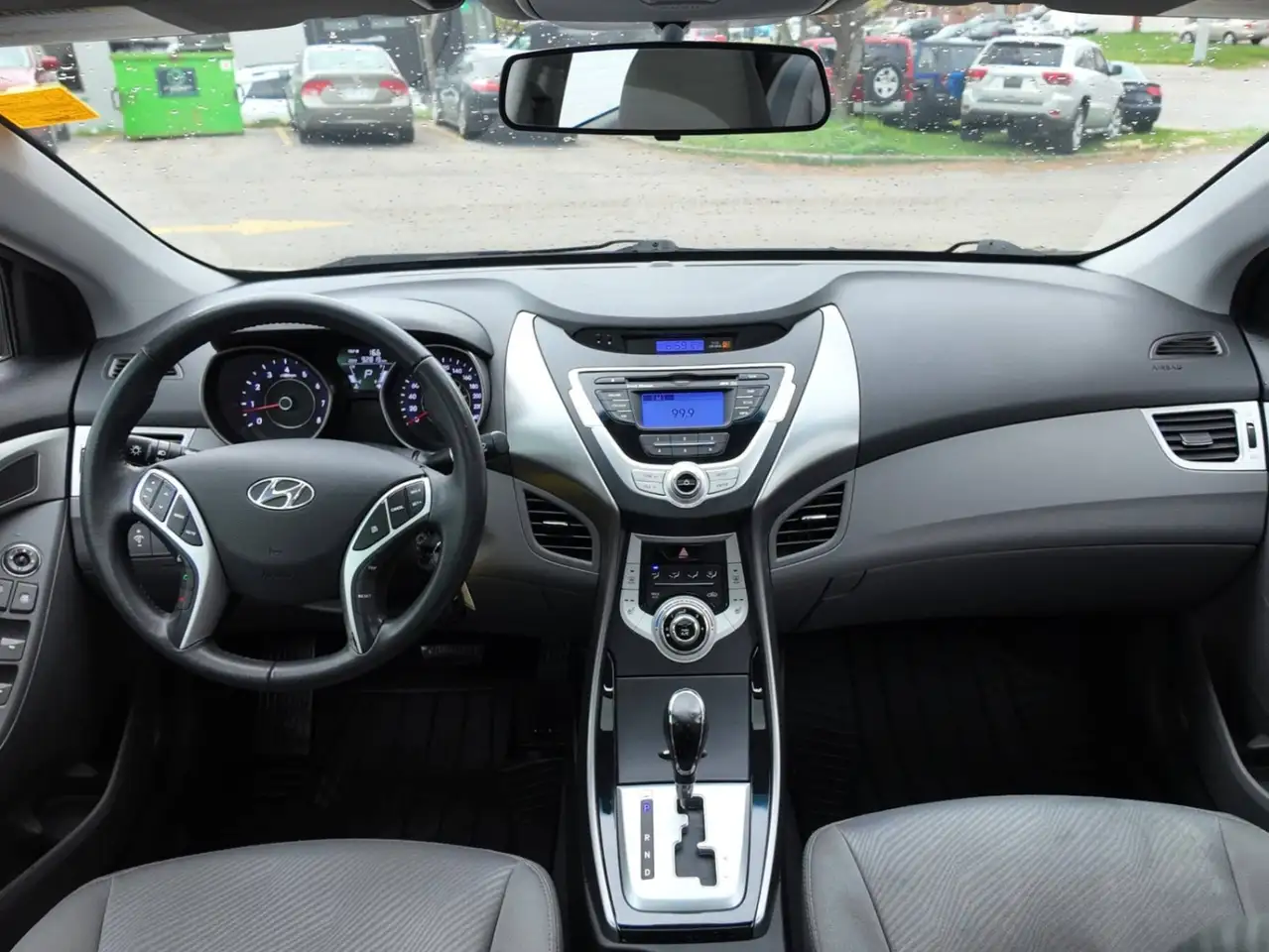 Hyundai ELANTRA снимка Hyundai ELANTRA