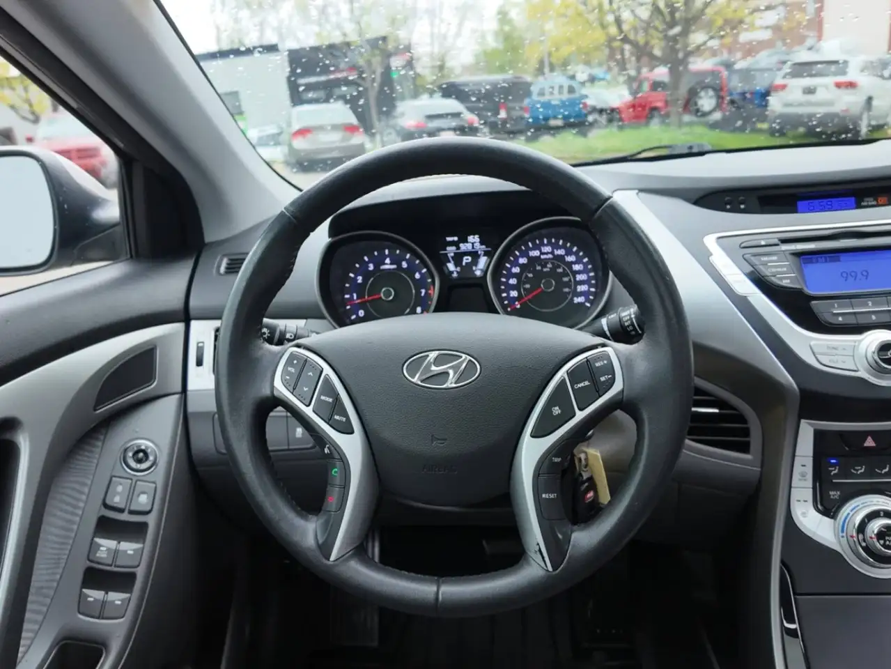 Hyundai ELANTRA снимка Hyundai ELANTRA