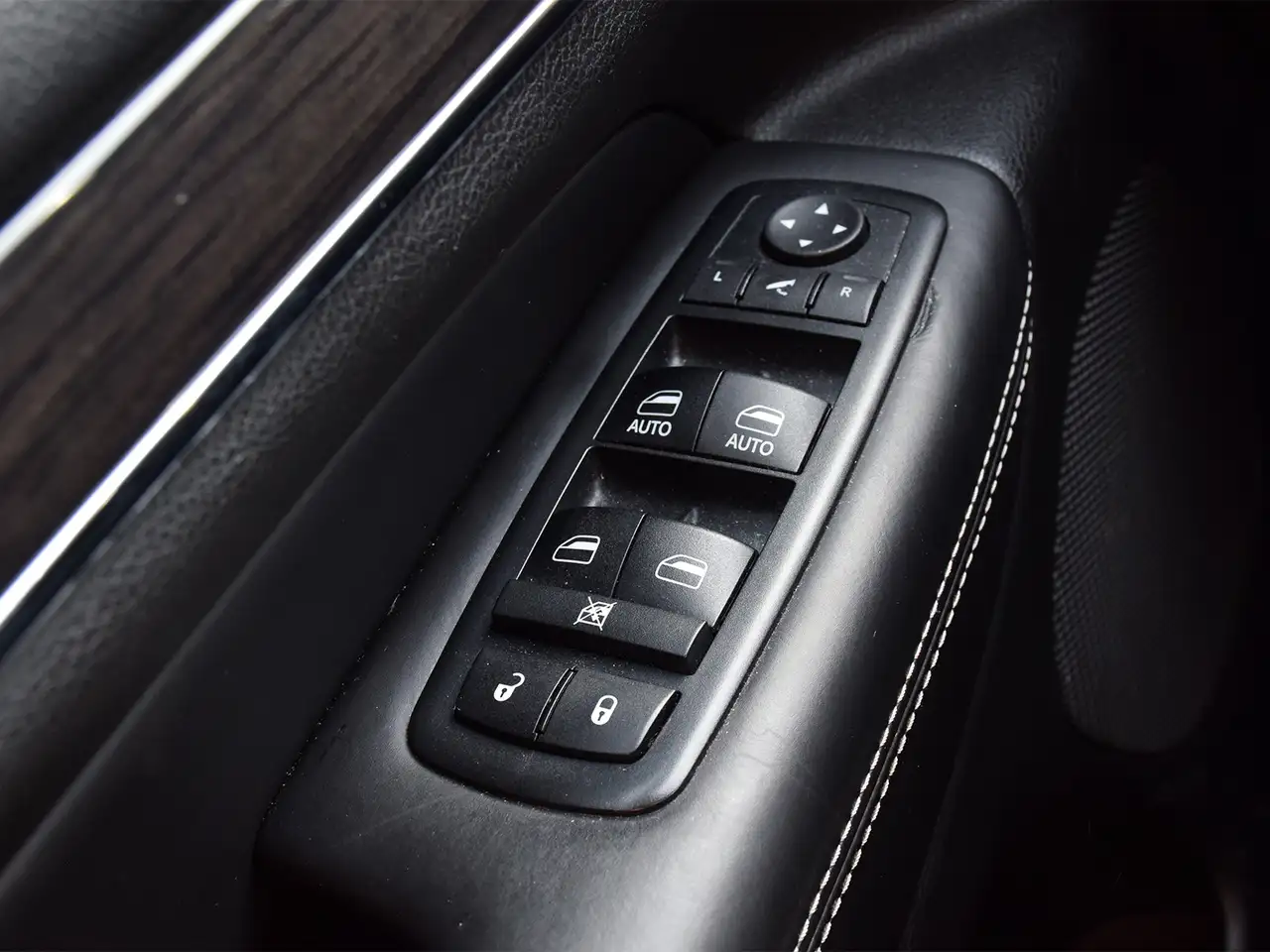 Jeep Grand Cherokee photo Jeep Grand Cherokee