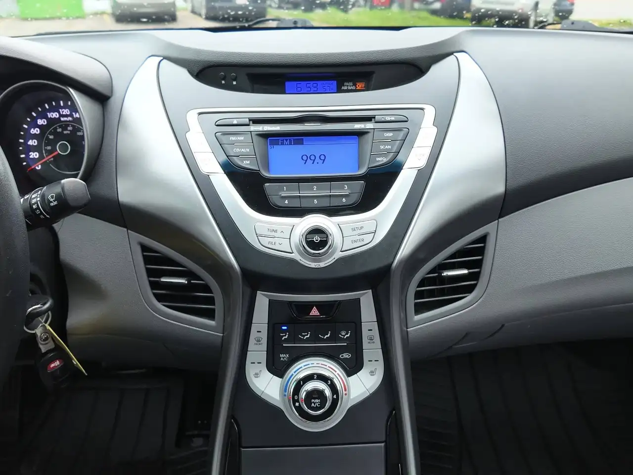 Hyundai ELANTRA снимка Hyundai ELANTRA