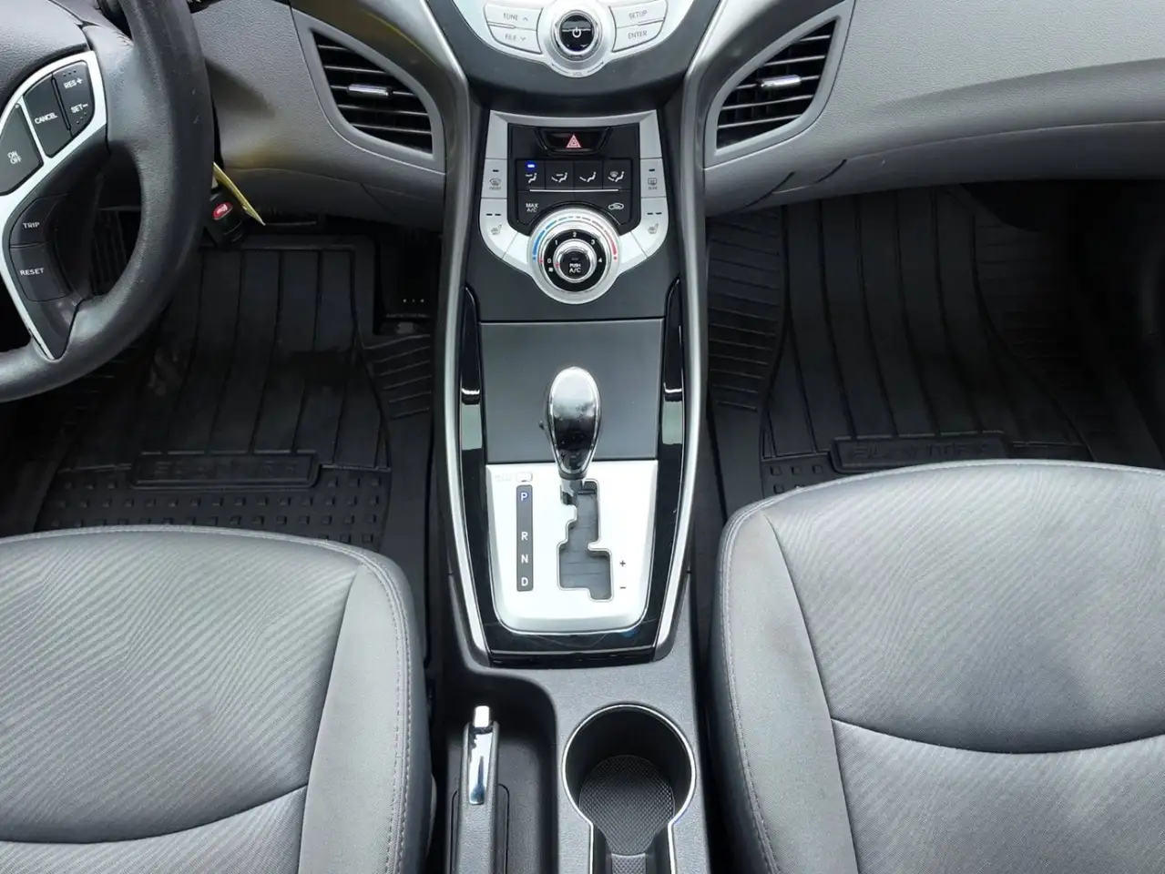 Hyundai ELANTRA снимка Hyundai ELANTRA