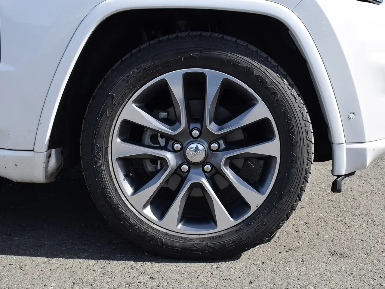 Jeep Grand Cherokee photo Jeep Grand Cherokee