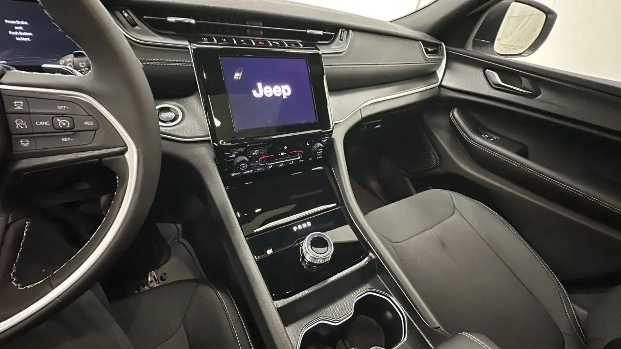 Jeep Grand Cherokee снимка Jeep Grand Cherokee