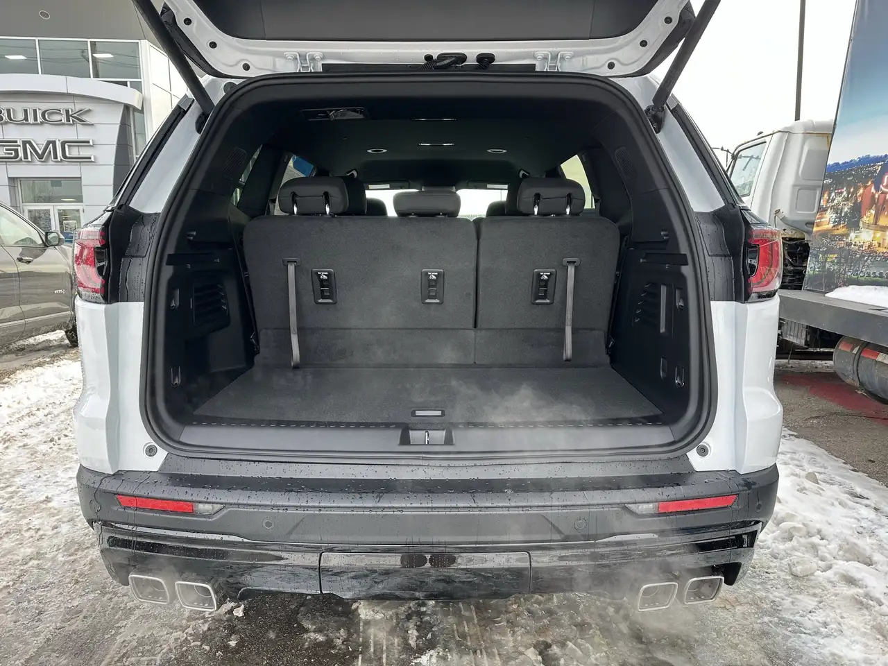 GMC Acadia снимка GMC Acadia