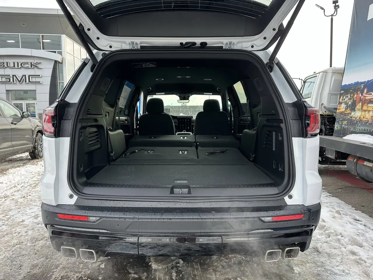 GMC Acadia снимка GMC Acadia