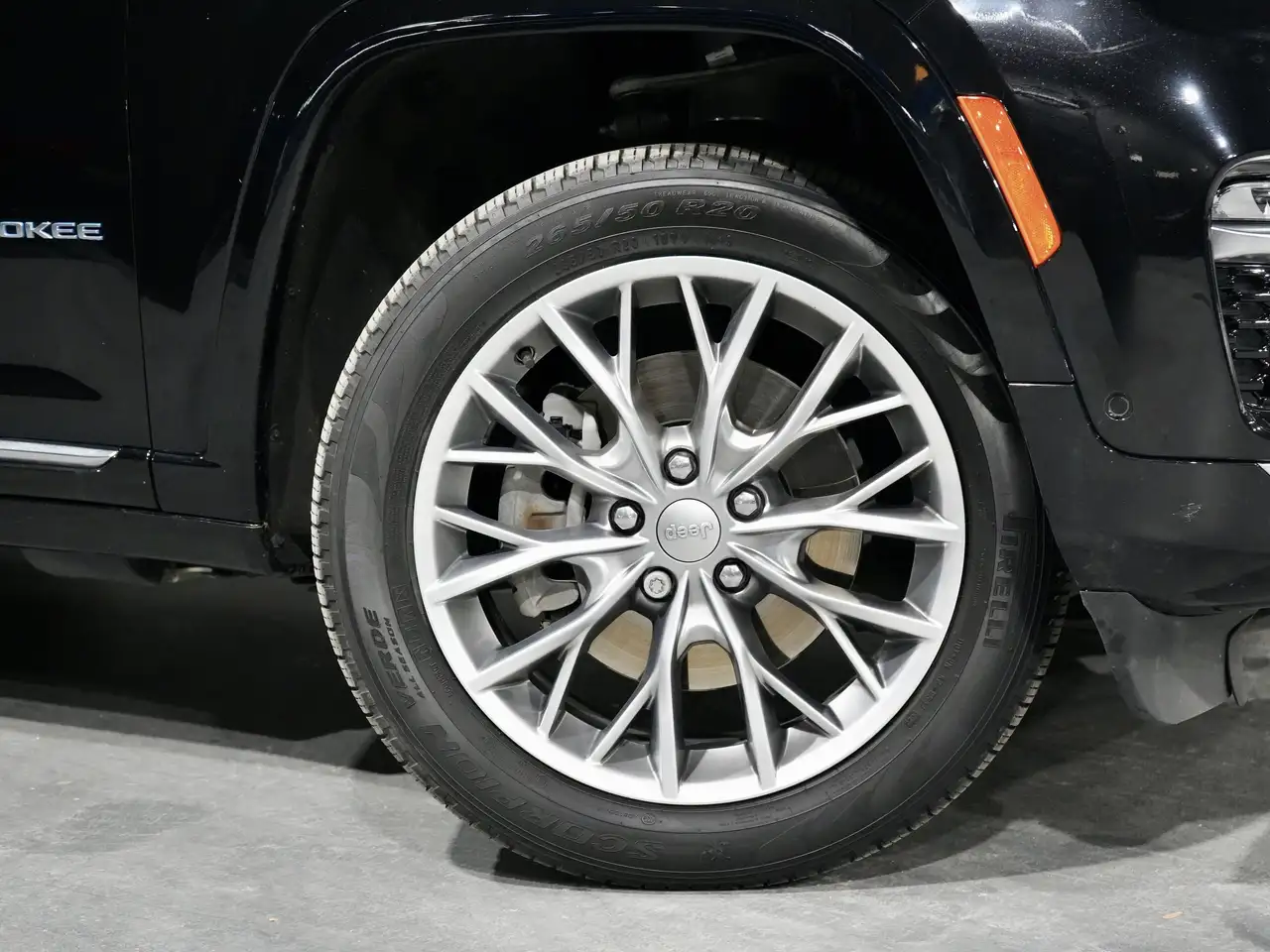 Jeep Grand Cherokee снимка Jeep Grand Cherokee