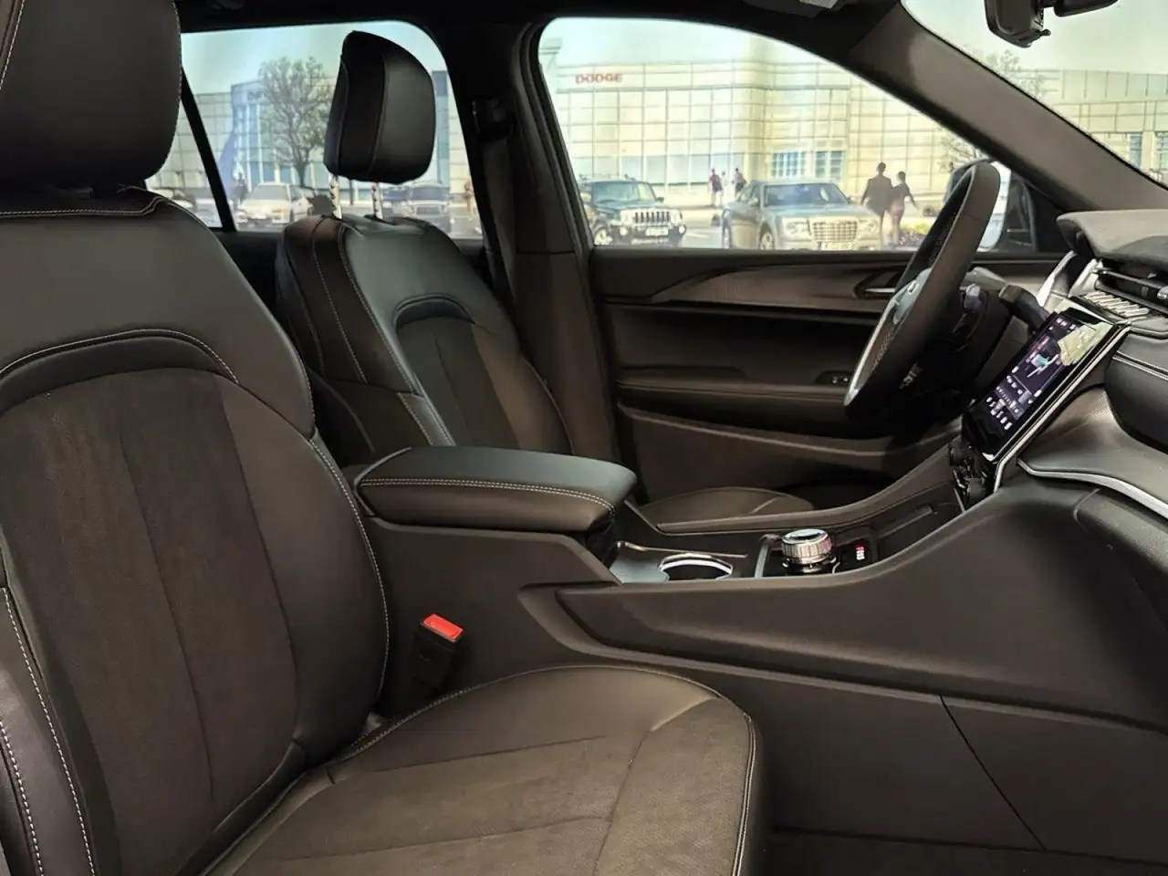 Jeep Grand Cherokee снимка Jeep Grand Cherokee
