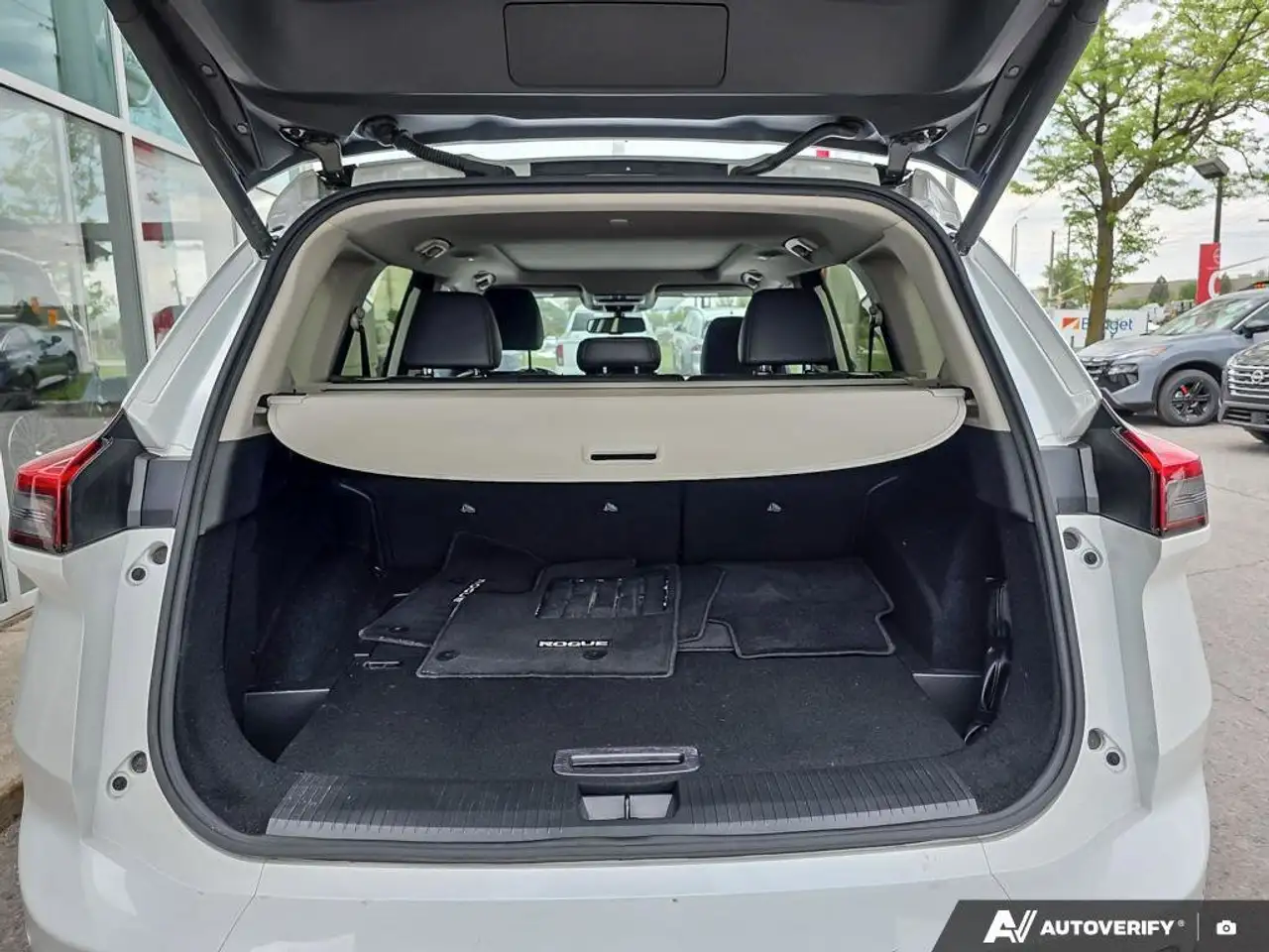 Nissan Rogue снимка Nissan Rogue