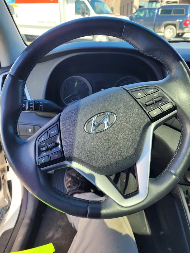 Hyundai TUCSON photo Hyundai TUCSON