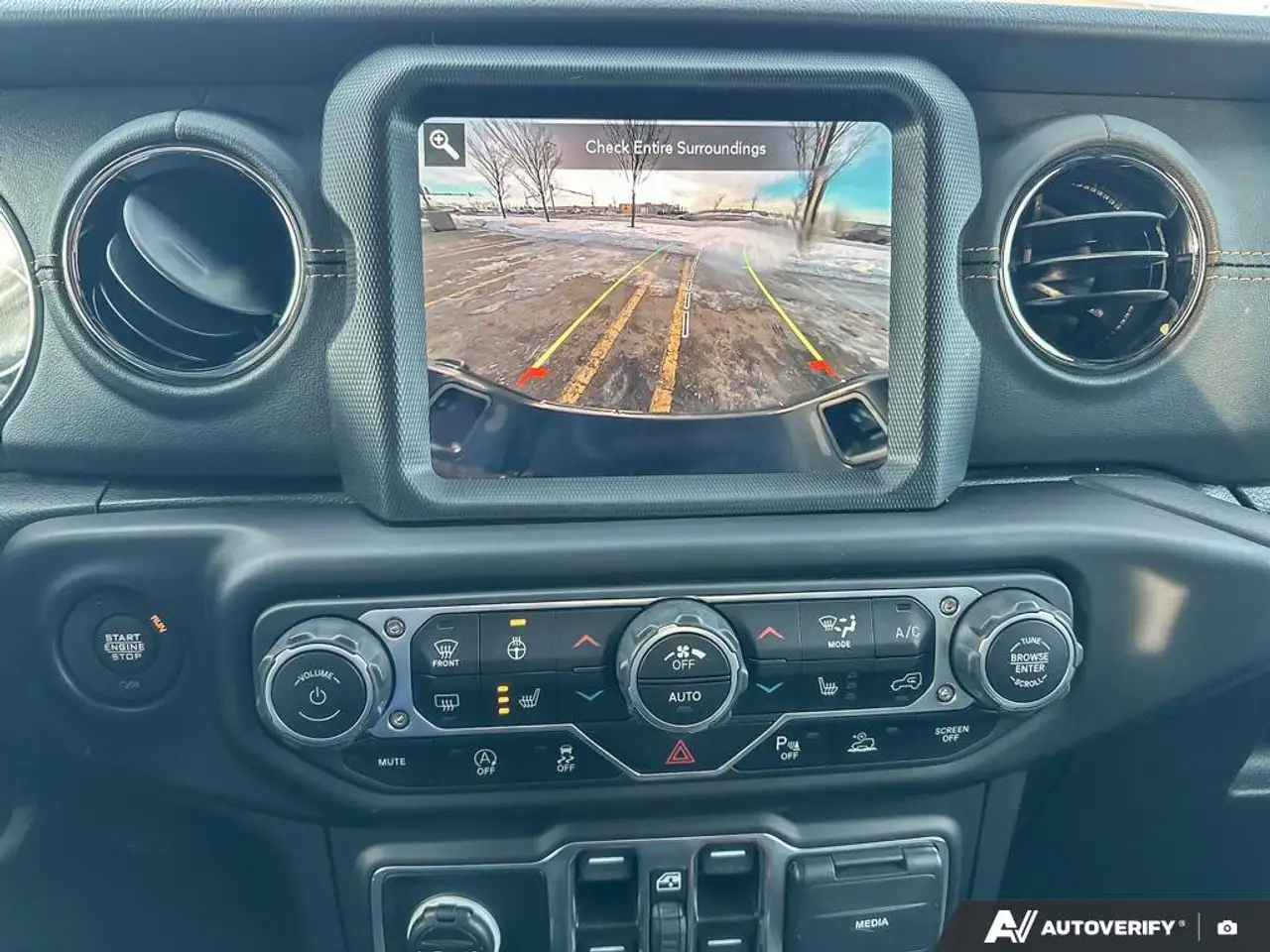 Jeep Gladiator снимка Jeep Gladiator