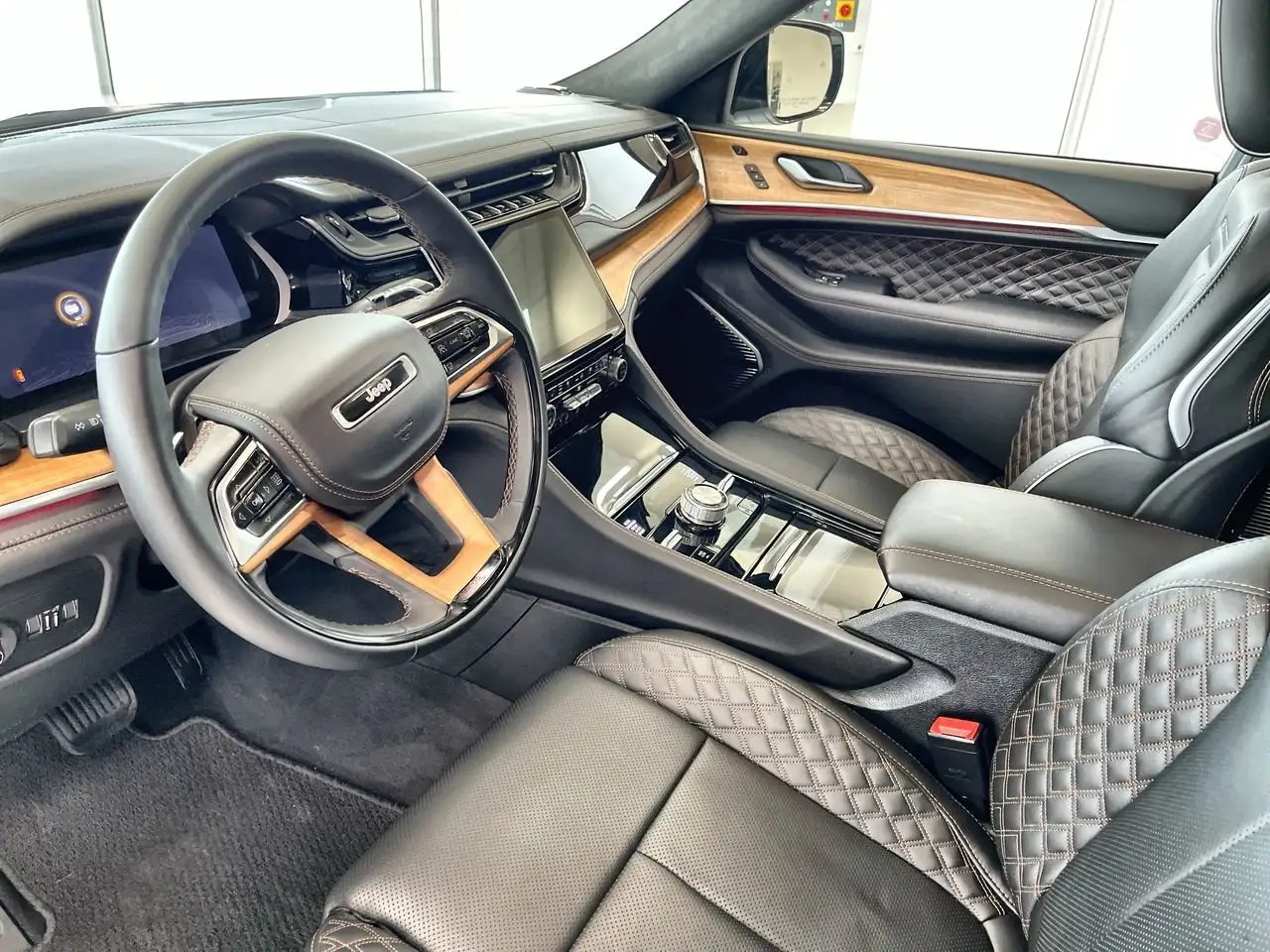 Jeep Grand Cherokee снимка Jeep Grand Cherokee