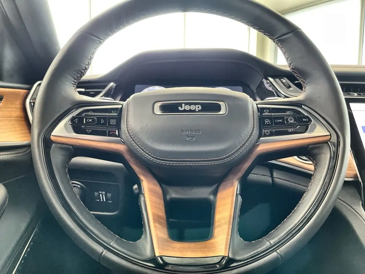 Jeep Grand Cherokee снимка Jeep Grand Cherokee
