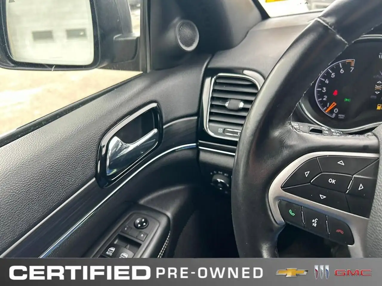 Jeep Grand Cherokee снимка Jeep Grand Cherokee