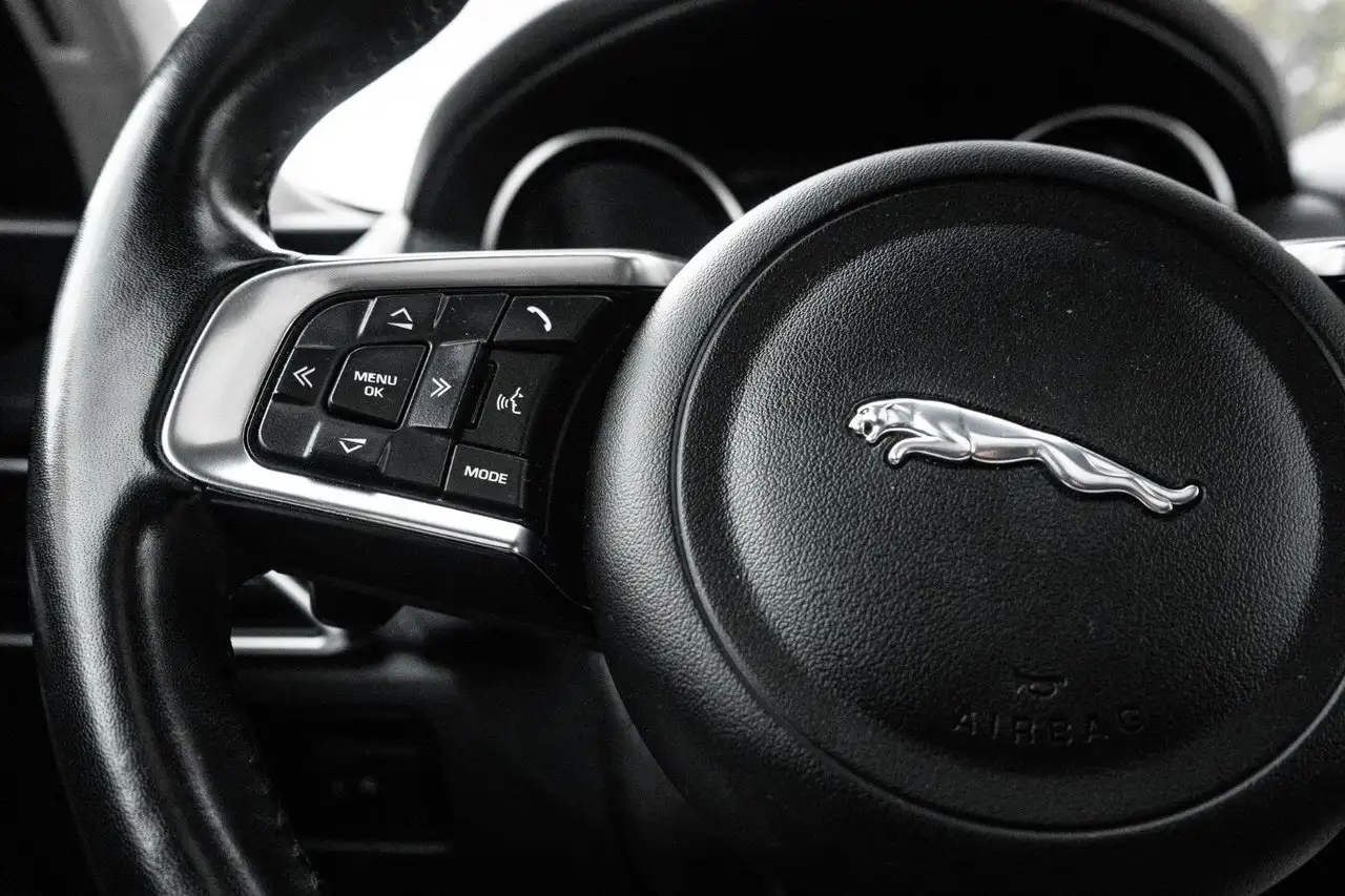Jaguar F-Pace photo Jaguar F-Pace