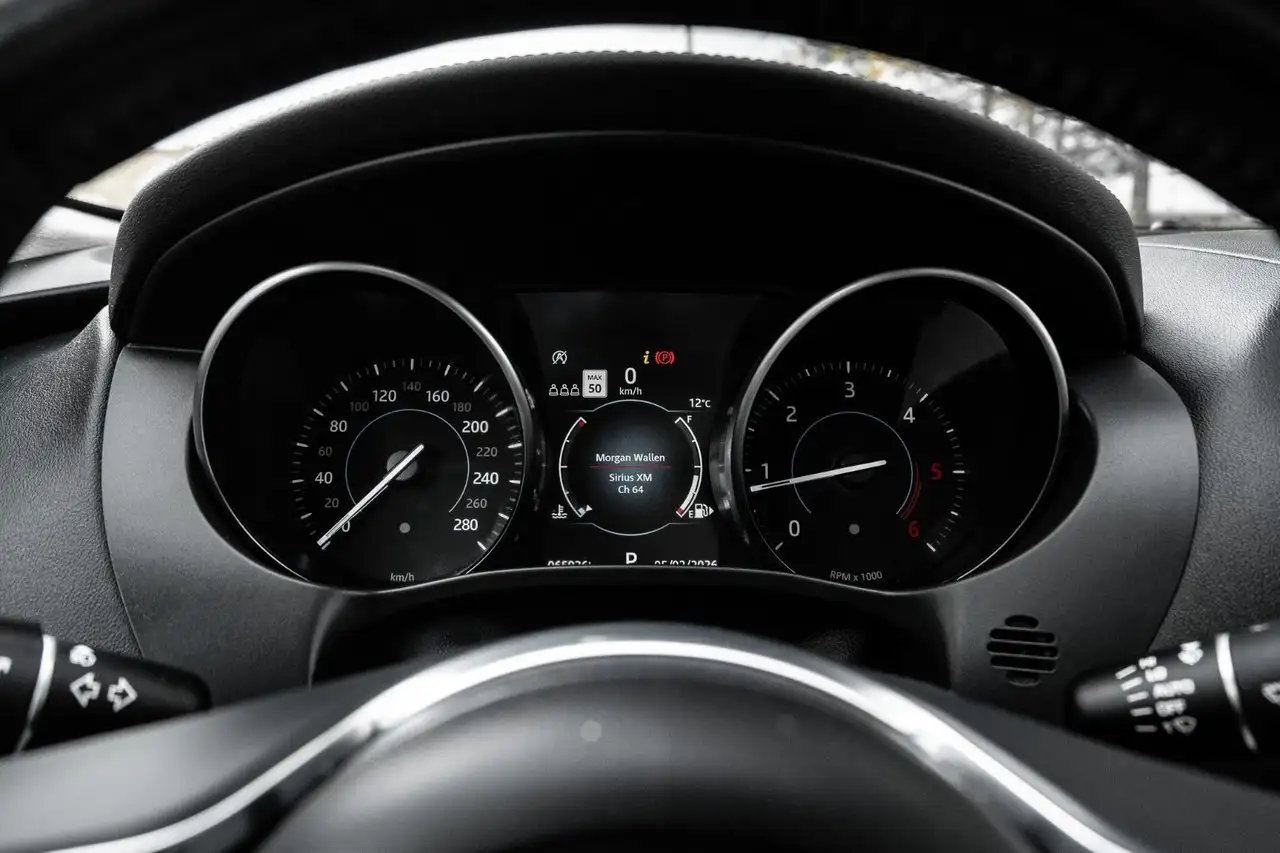 Jaguar F-Pace photo Jaguar F-Pace