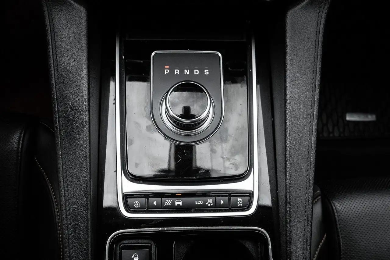 Jaguar F-Pace photo Jaguar F-Pace
