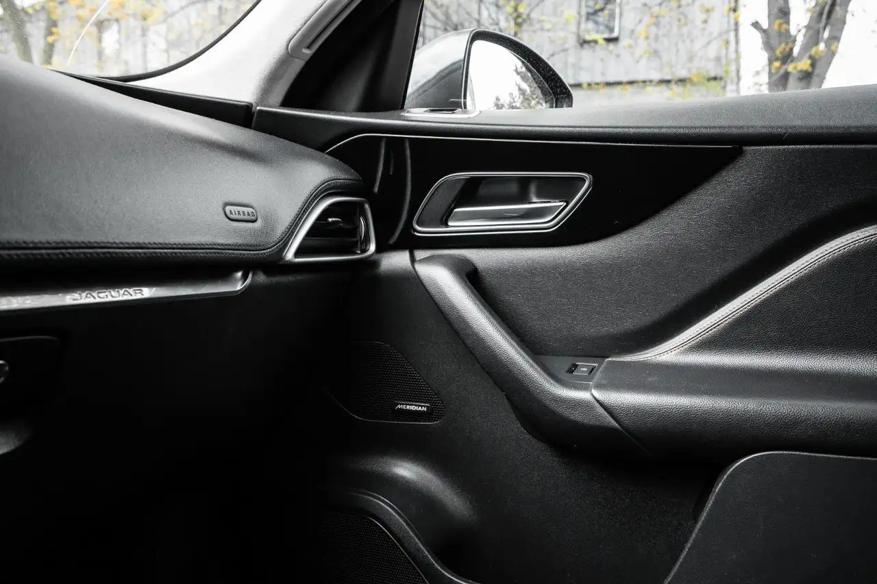 Jaguar F-Pace photo Jaguar F-Pace