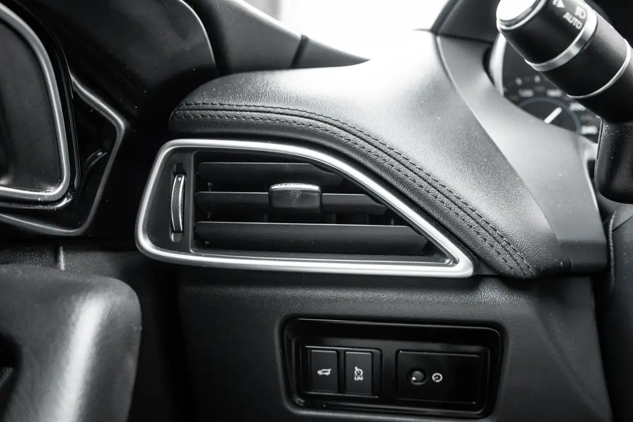 Jaguar F-Pace photo Jaguar F-Pace