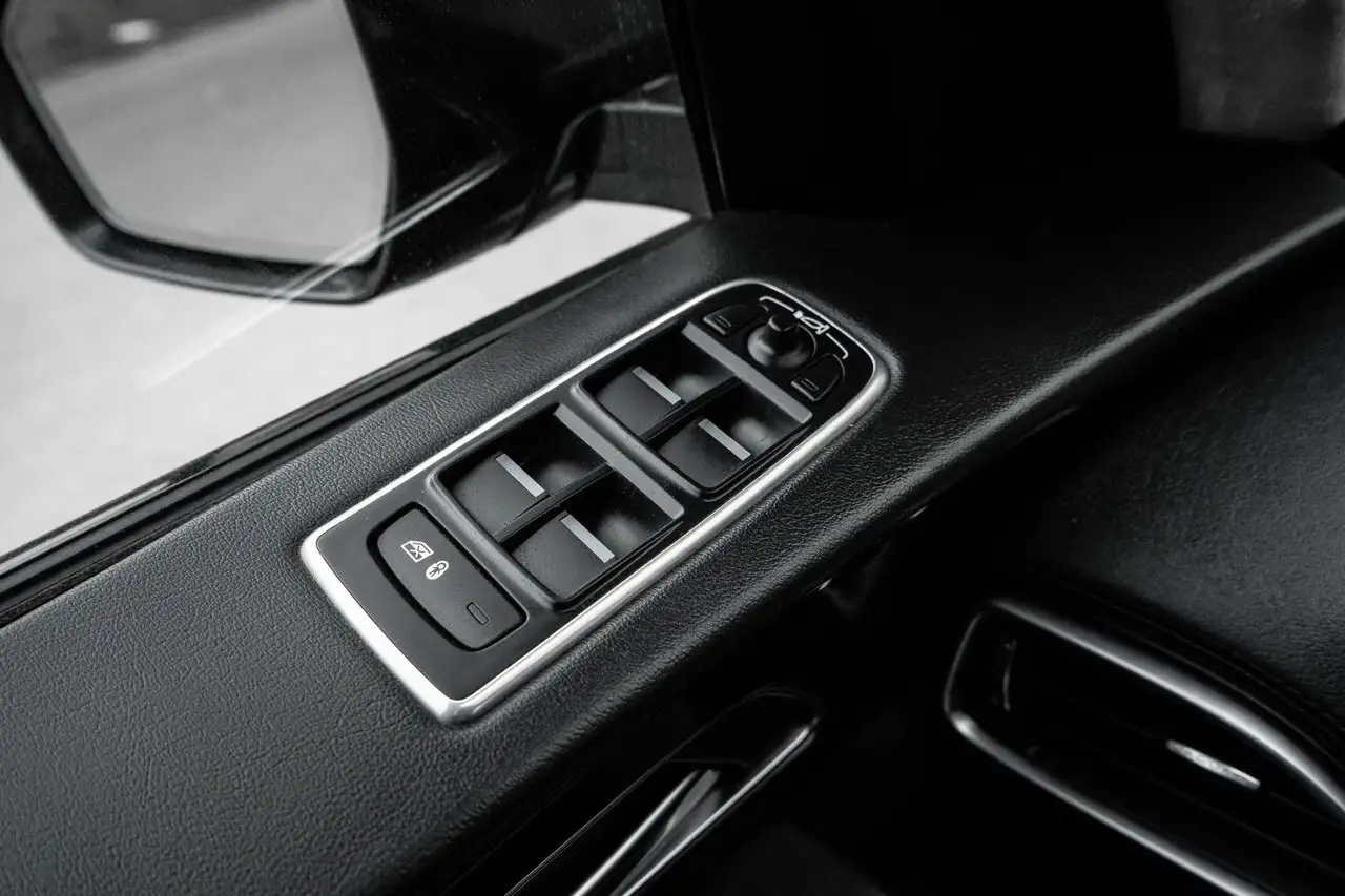 Jaguar F-Pace photo Jaguar F-Pace
