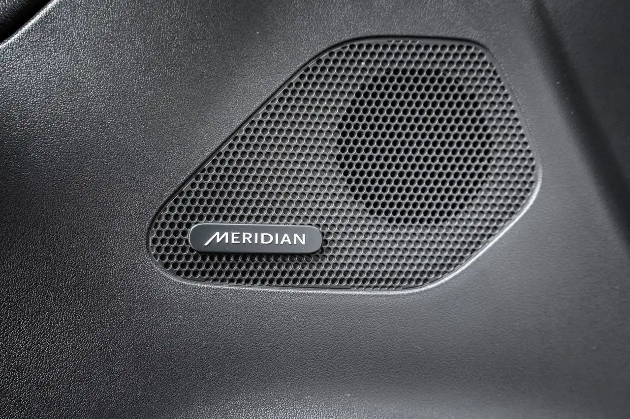Jaguar F-Pace photo Jaguar F-Pace