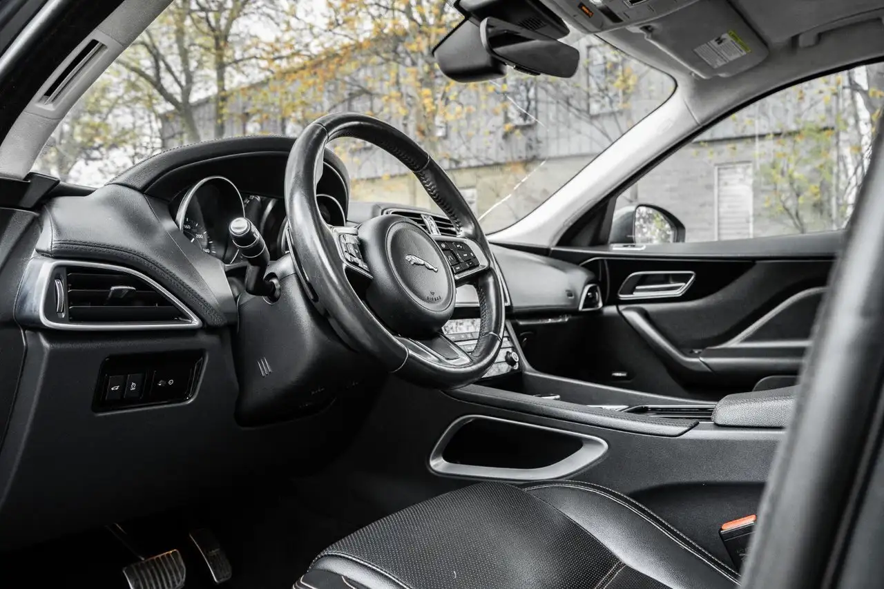 Jaguar F-Pace photo Jaguar F-Pace