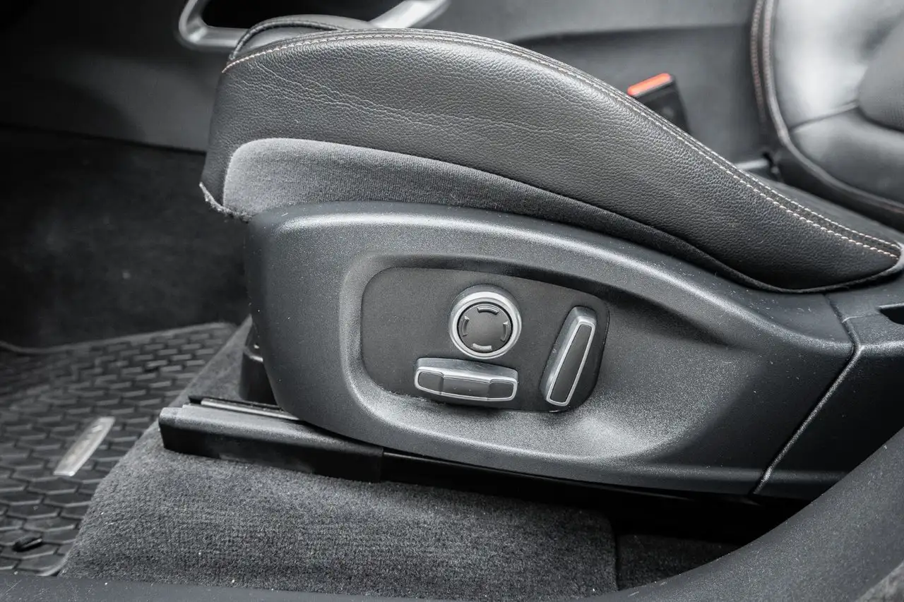 Jaguar F-Pace photo Jaguar F-Pace