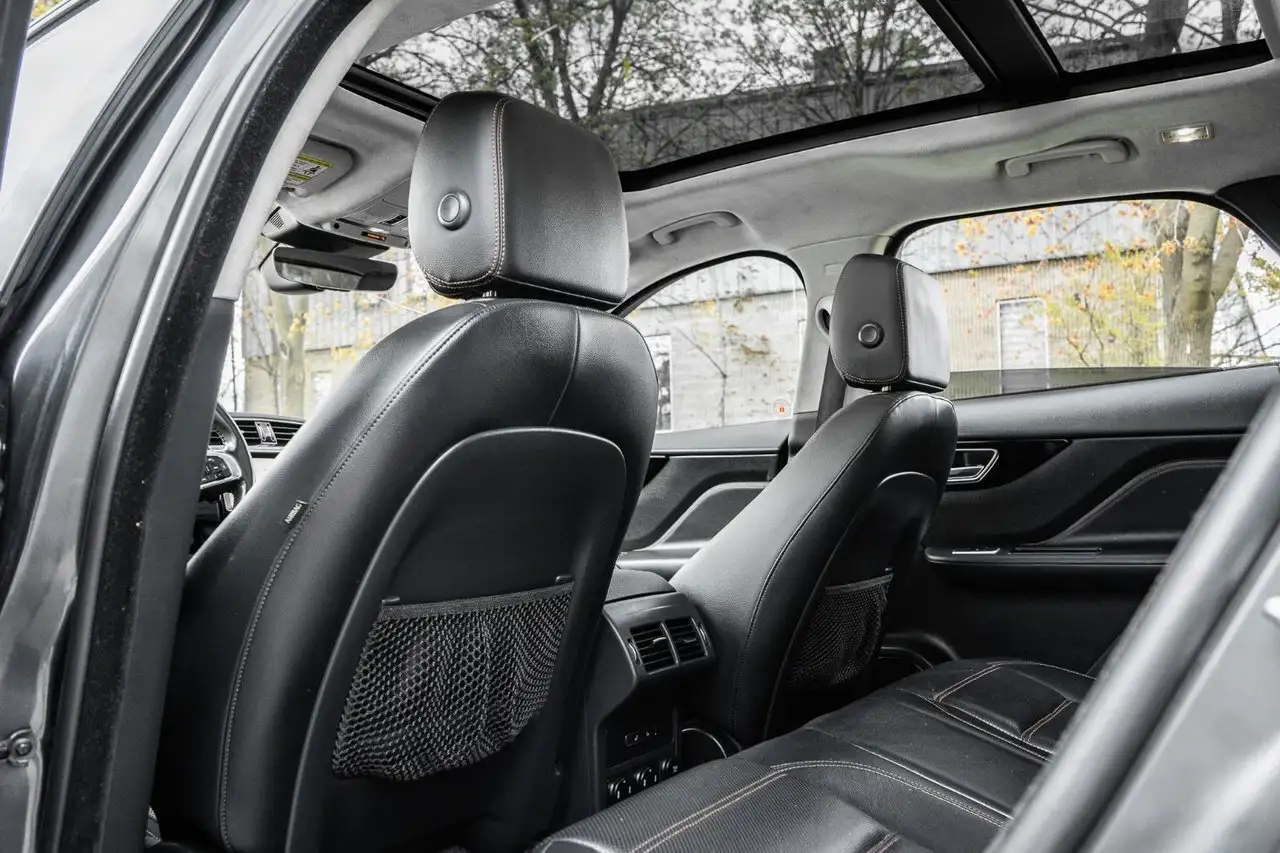Jaguar F-Pace photo Jaguar F-Pace