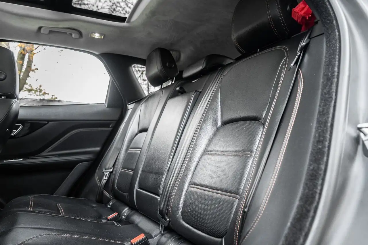 Jaguar F-Pace photo Jaguar F-Pace