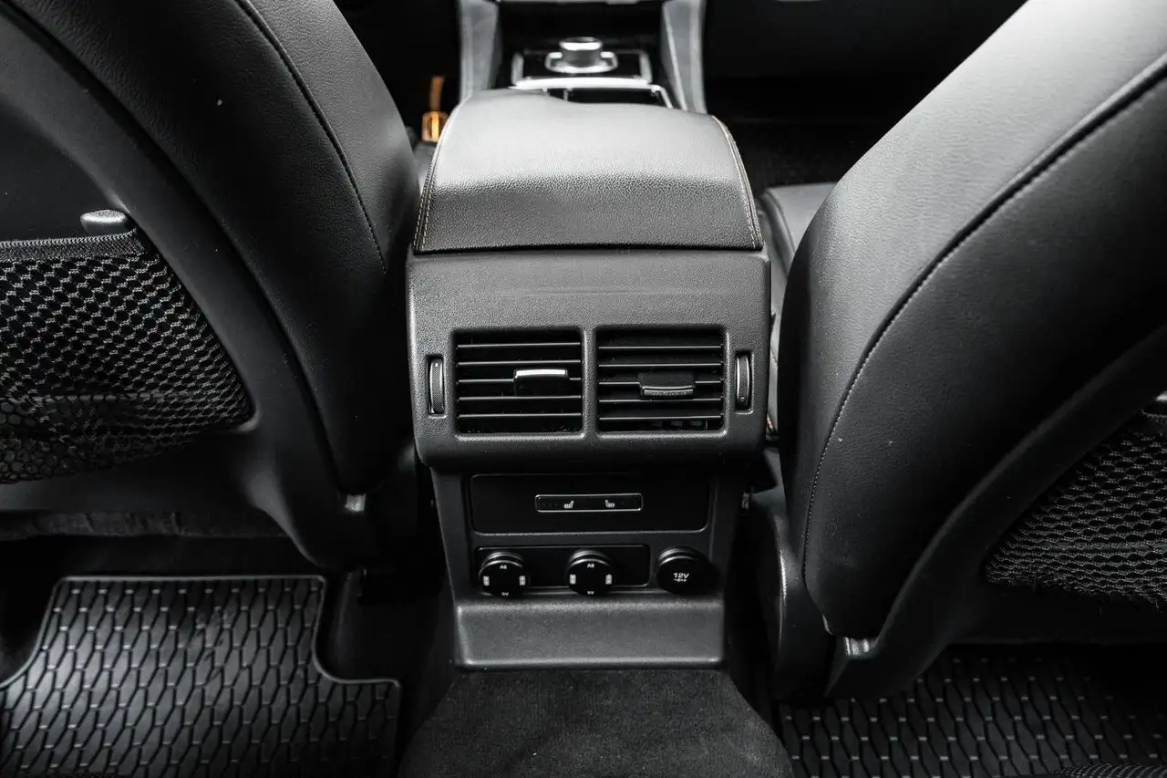 Jaguar F-Pace photo Jaguar F-Pace