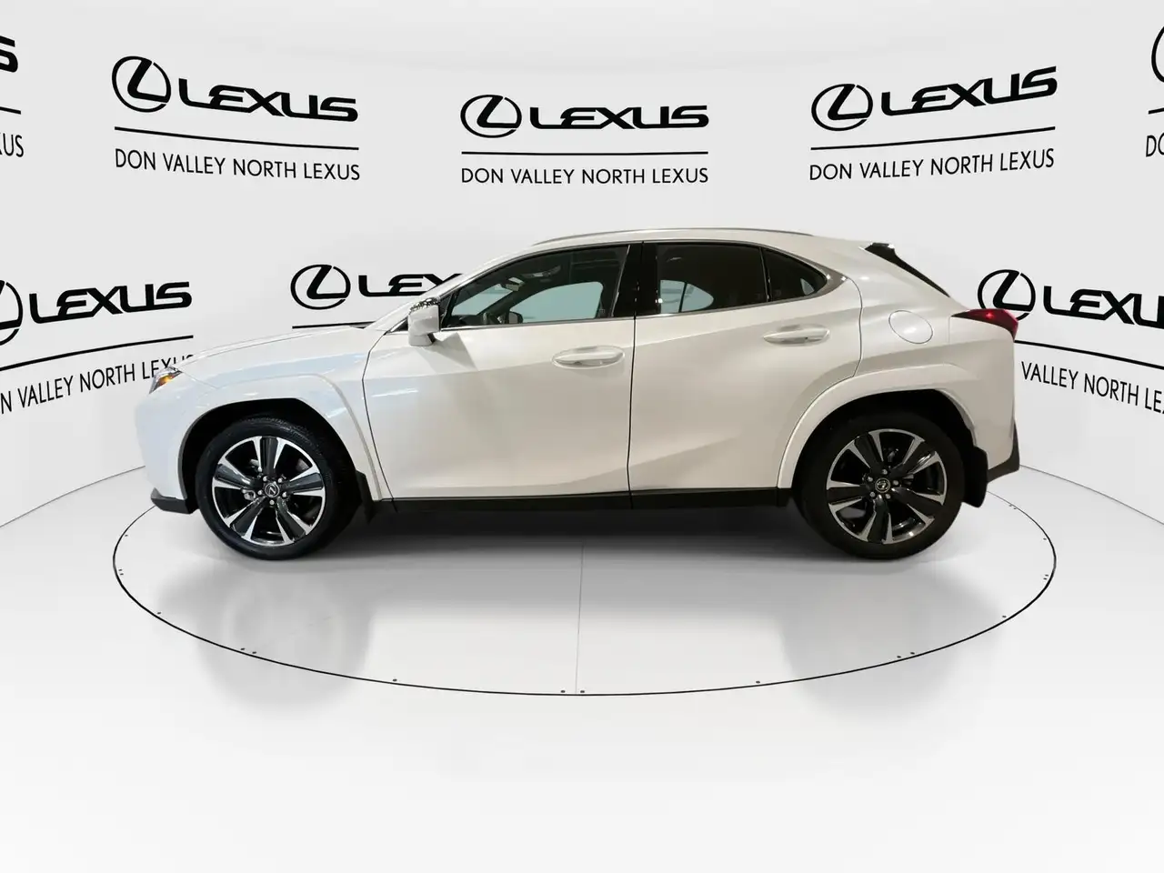 Lexus UX снимка Lexus UX