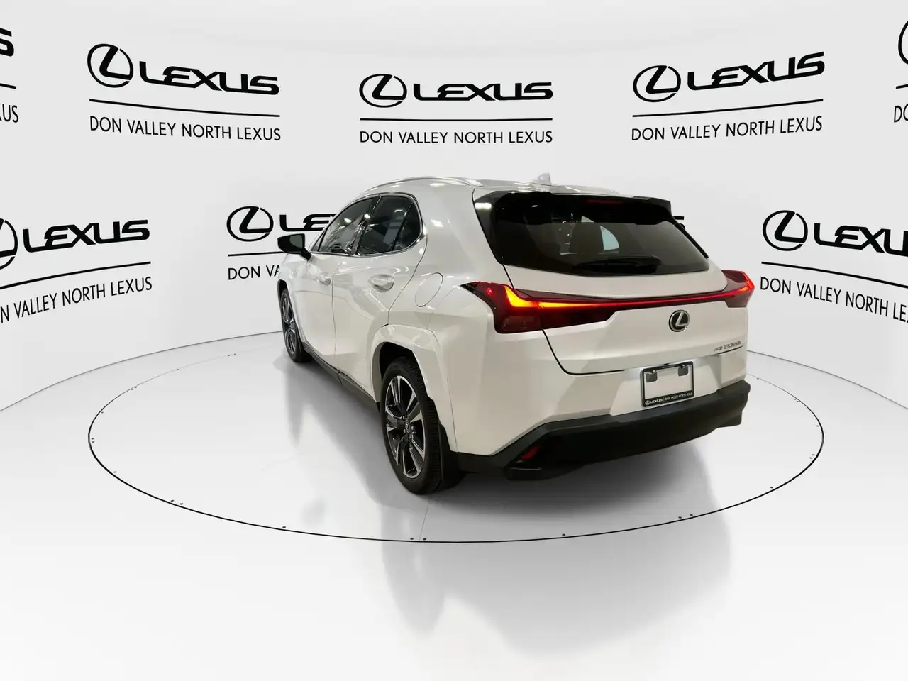 Lexus UX снимка Lexus UX