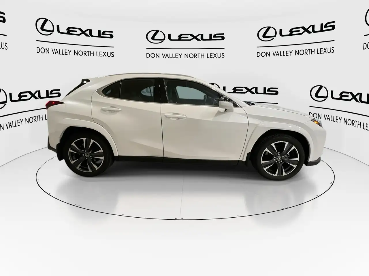 Lexus UX снимка Lexus UX