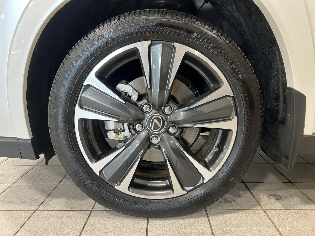 Lexus UX снимка Lexus UX