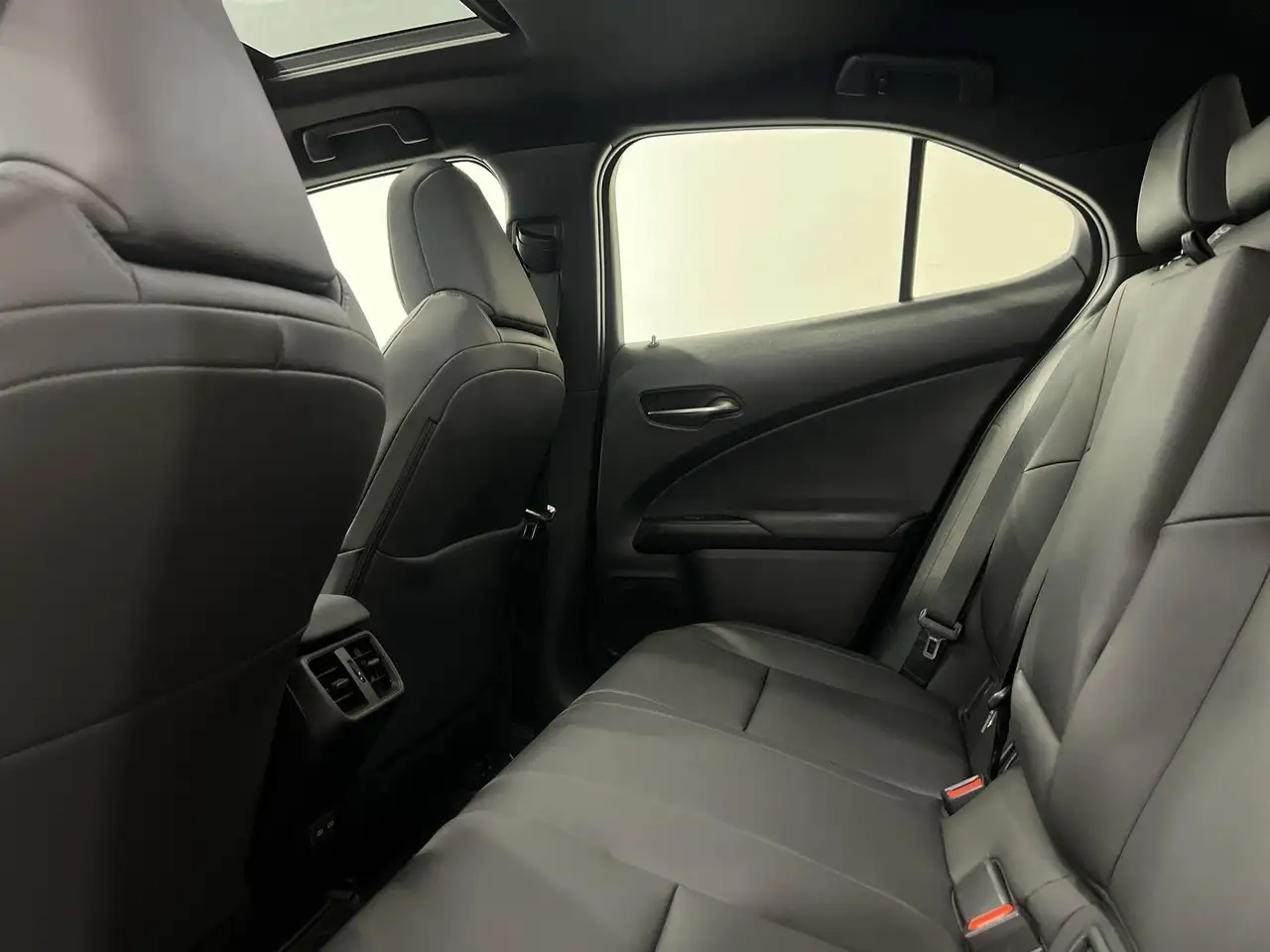 Lexus UX снимка Lexus UX
