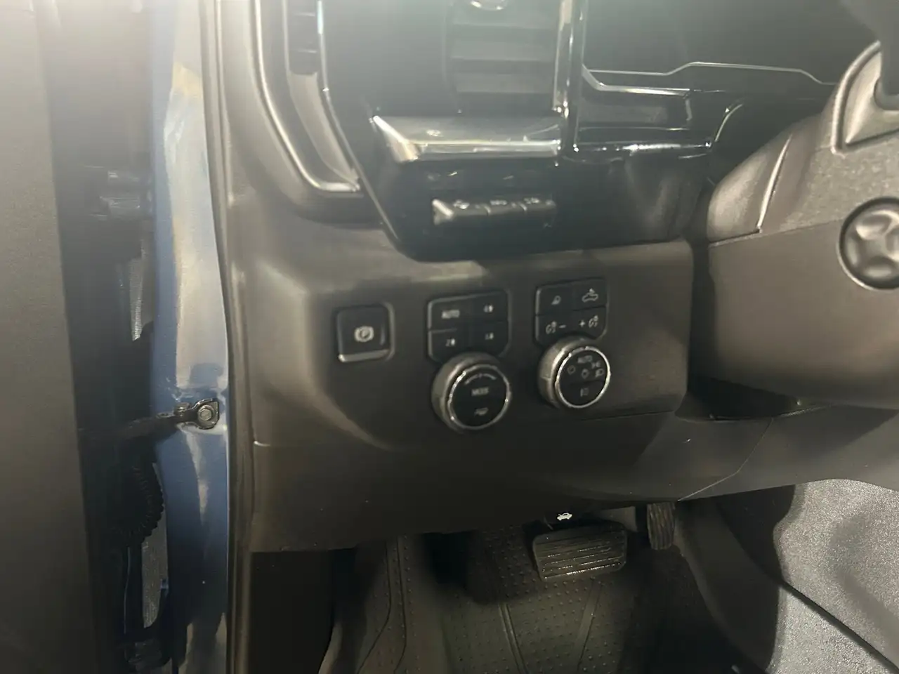 Chevrolet Silverado 1500 снимка Chevrolet Silverado 1500