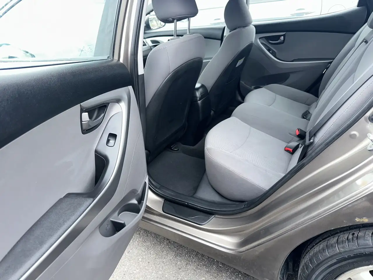 Hyundai ELANTRA снимка Hyundai ELANTRA