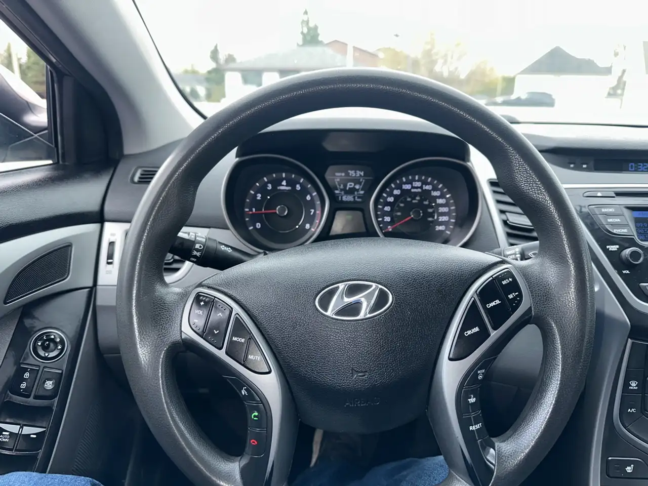 Hyundai ELANTRA снимка Hyundai ELANTRA