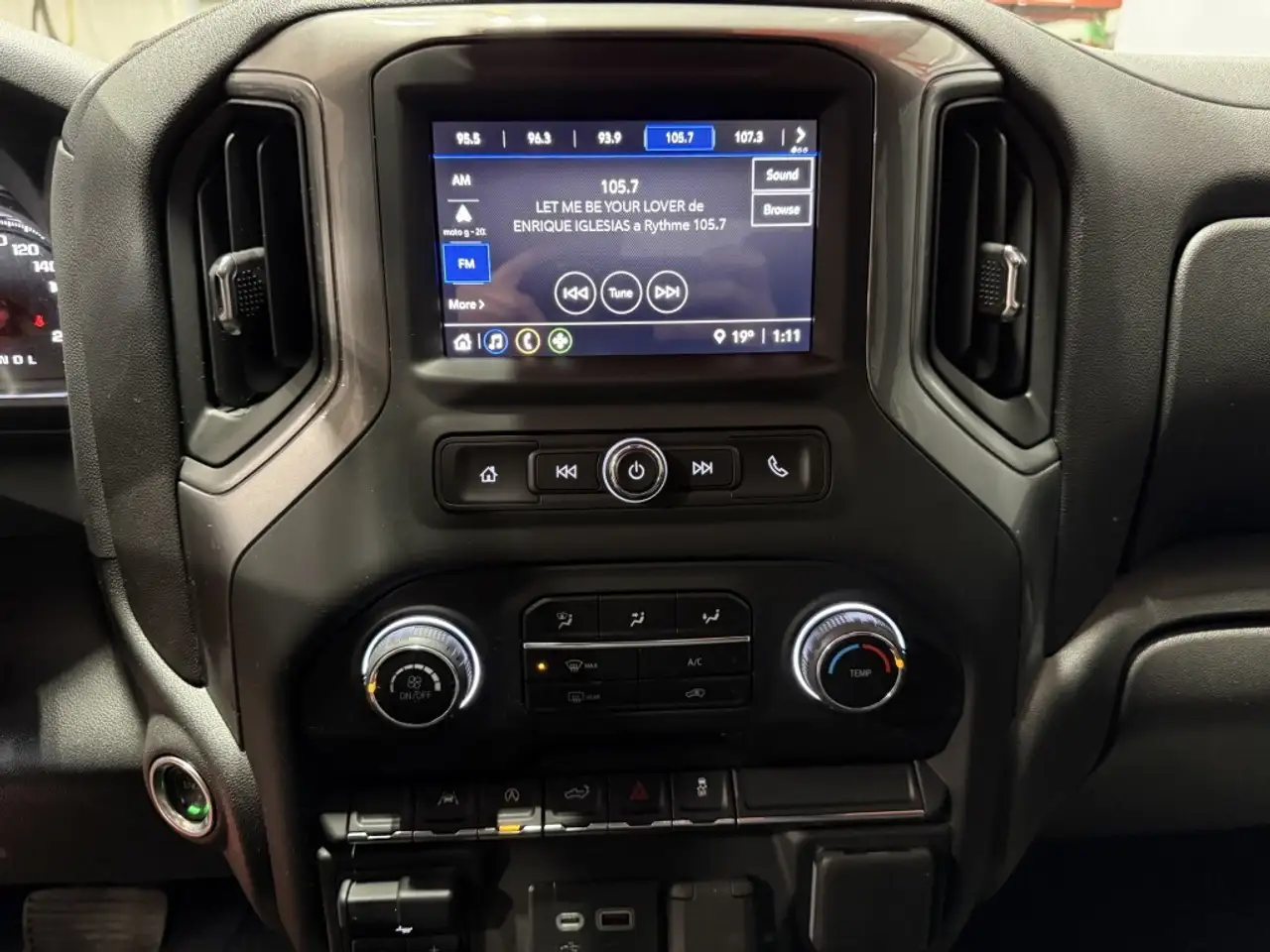 Chevrolet Silverado 1500 снимка Chevrolet Silverado 1500