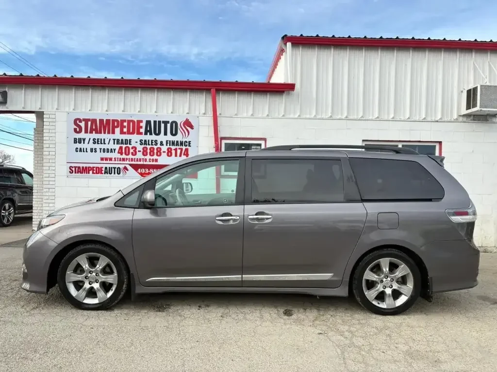 Toyota Sienna снимка Toyota Sienna