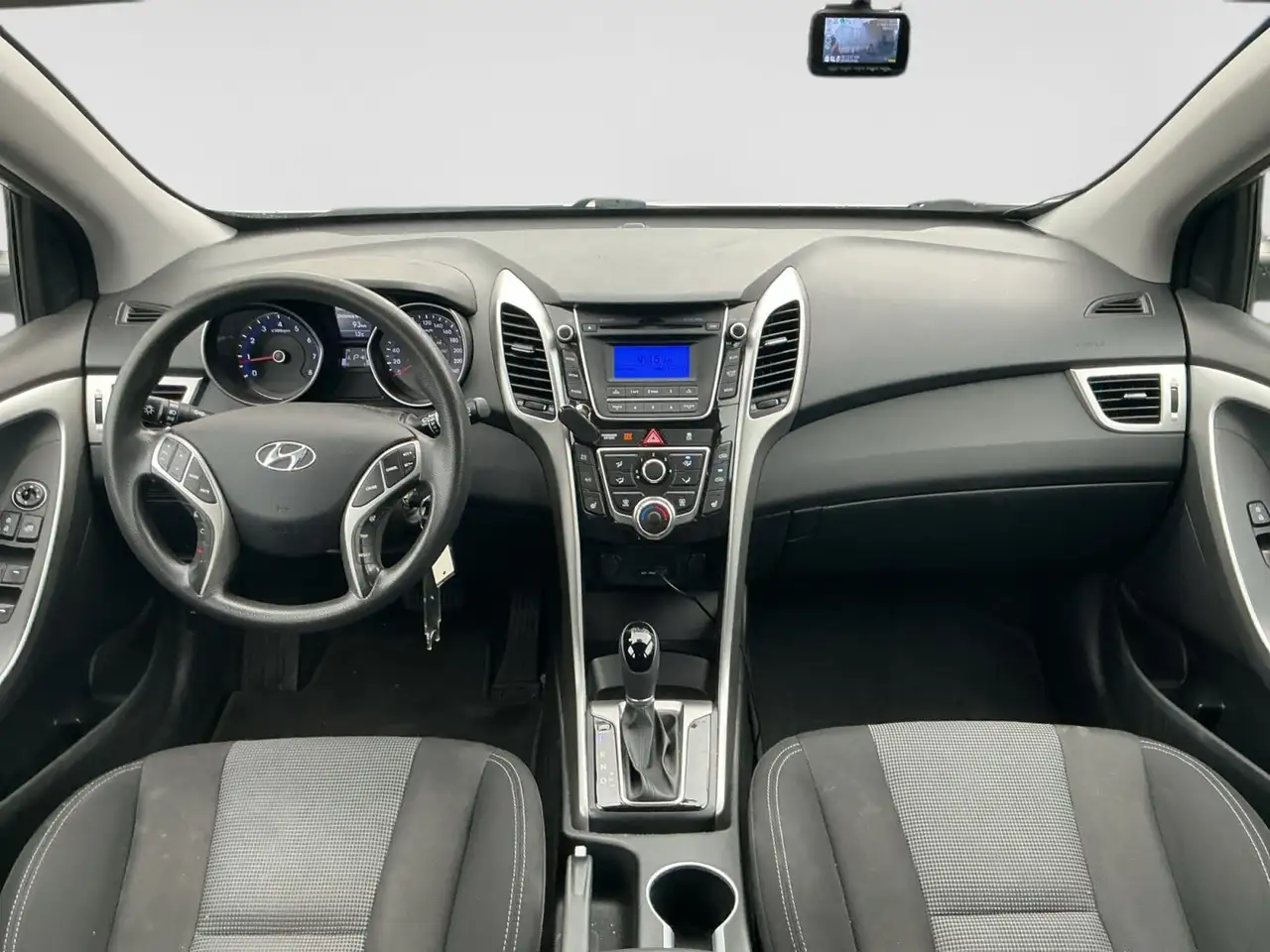 Hyundai ELANTRA снимка Hyundai ELANTRA
