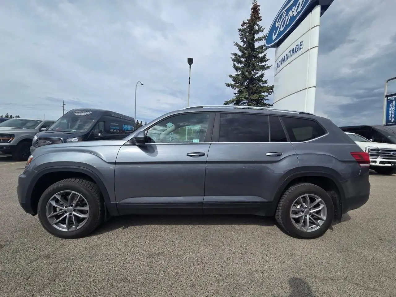Volkswagen Atlas photo Volkswagen Atlas