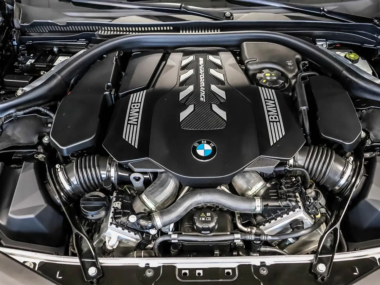 BMW 8 Series photo BMW 8 Series