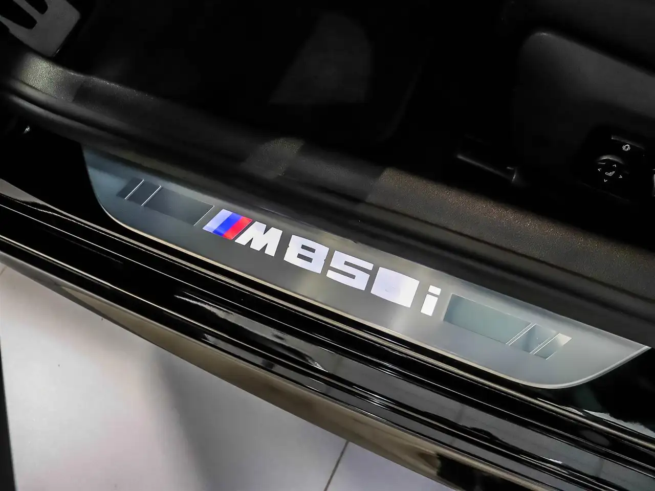 BMW 8 Series photo BMW 8 Series