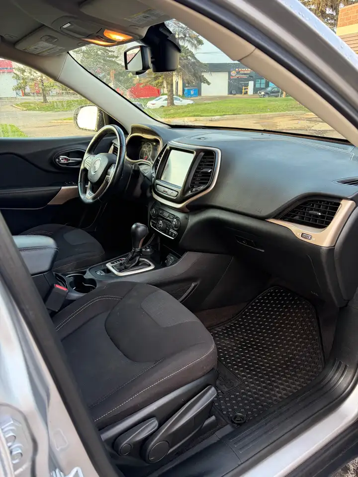 Jeep Grand Cherokee photo Jeep Grand Cherokee