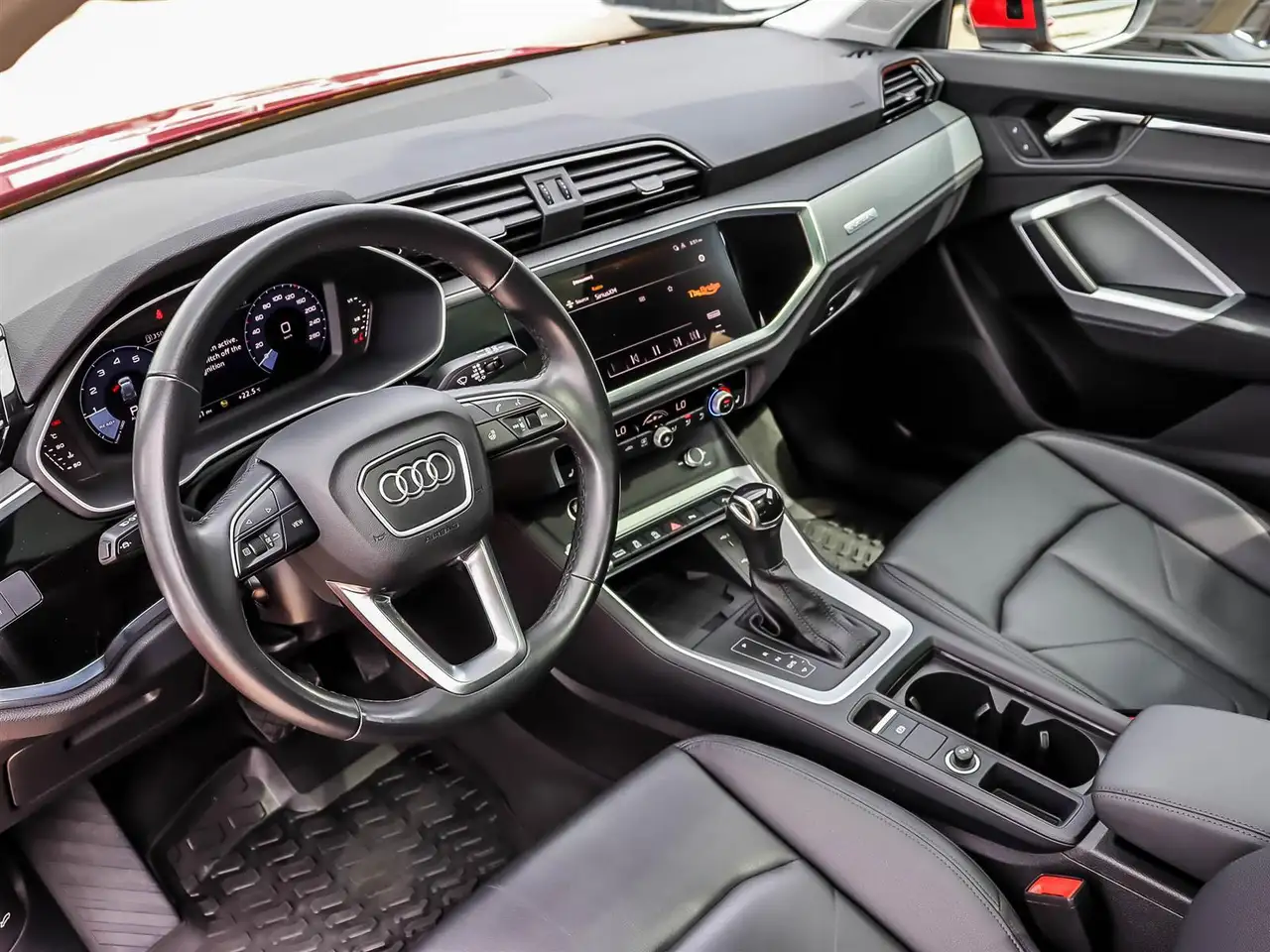 Audi Q3 снимка Audi Q3
